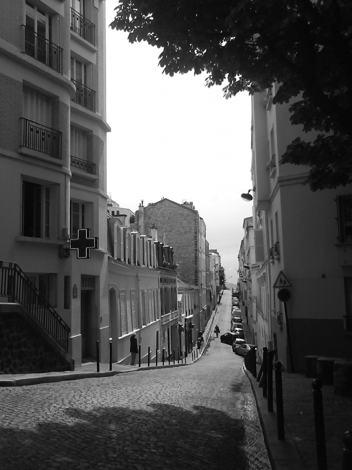 RUE DU QUARTIER - MONTMARTRE et BATEAU-LAVOIR